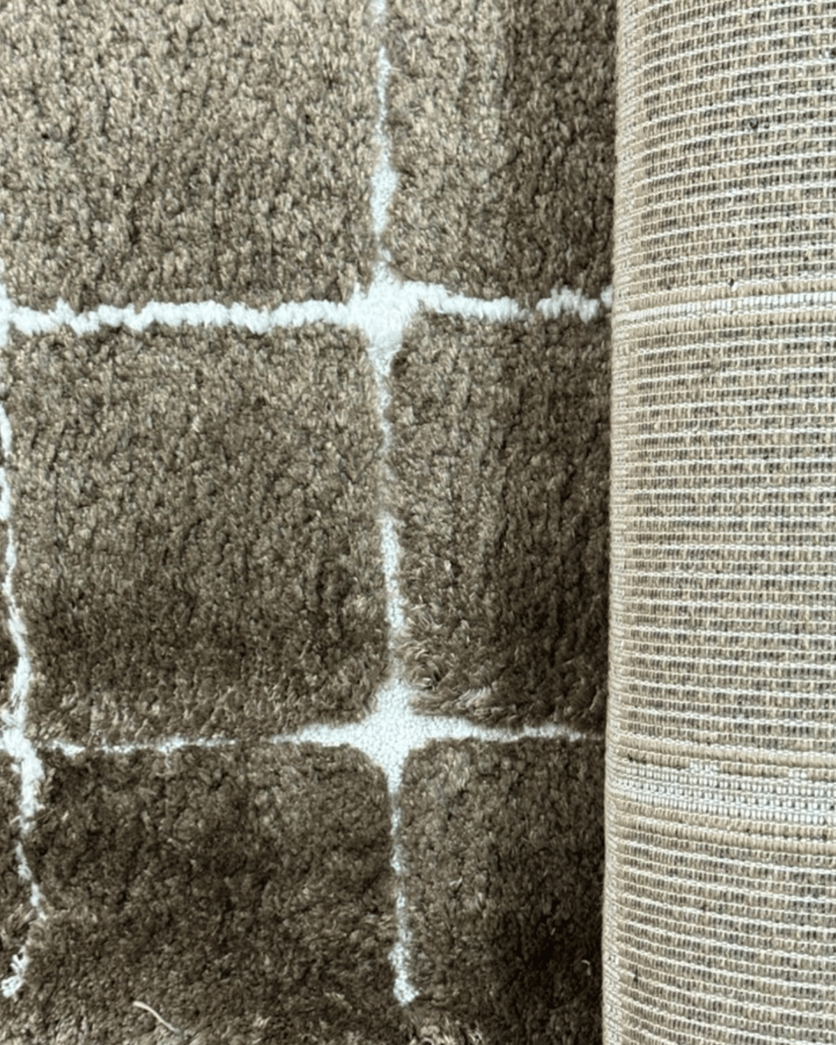 Cube Taupe Oval